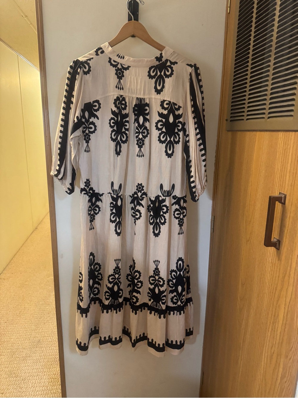 Umgee Black and Cream Midi Dress - Picture 2 of 10
